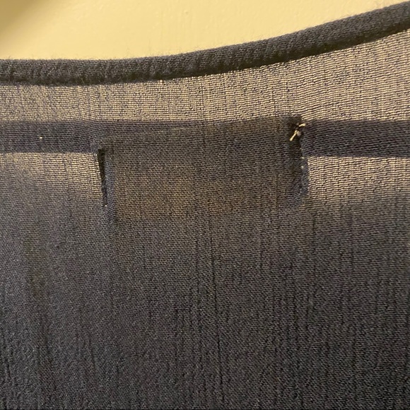 Hollister Flowy Cropped Shirt Navy size M - Picture 6 of 6